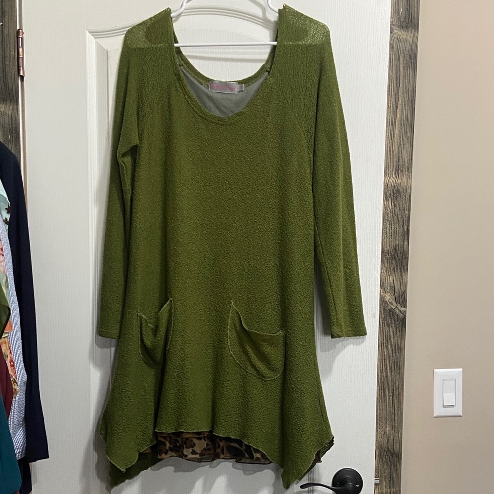 Green Long Sleeve Tunic with Pockets